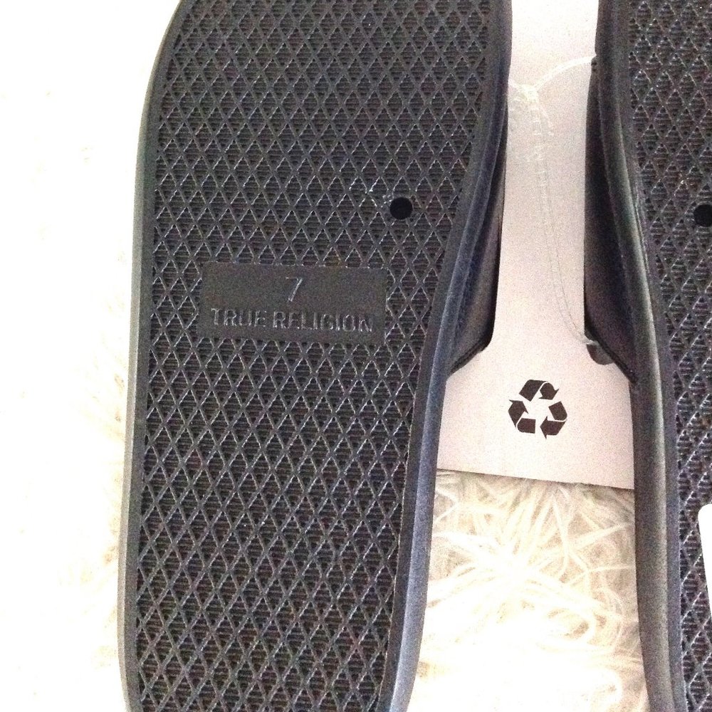 True Religion Dezi Slides - Picture 7 of 7